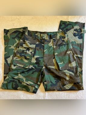 Misty Mountain Camouflage Cargo Pants Convert to Shorts Multi Pockets
